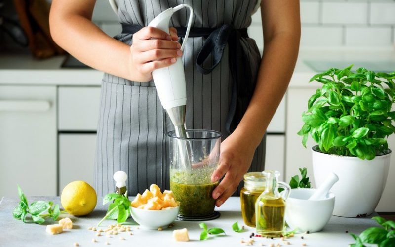 Hur man Använder en Stavmixer på ett säkert Sätt i ditt Kök?