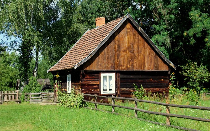 Grundförstärka och Räta upp hus: Saker du behöver veta om Processen och Kostnaderna