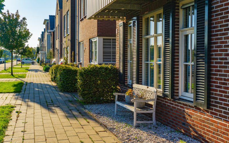 Stabilisering på bostadsmarknaden: Prisökningar för både bostadsrätter och villor i maj 2023