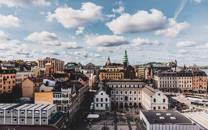Stabil Bostadsmarknad i Juli Trots Semestermånad – Svensk Fastighetsförmedling Analyserar